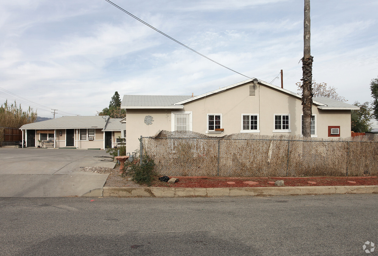 Building Photo - 17586-17596 Grand Ave