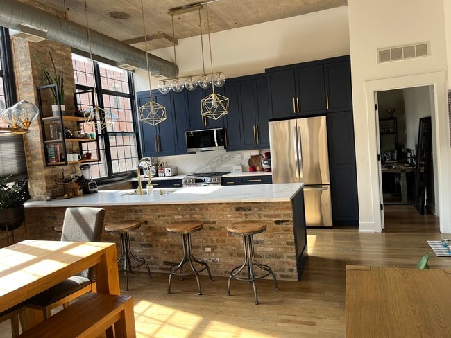 Building Photo - 17 N Loomis St