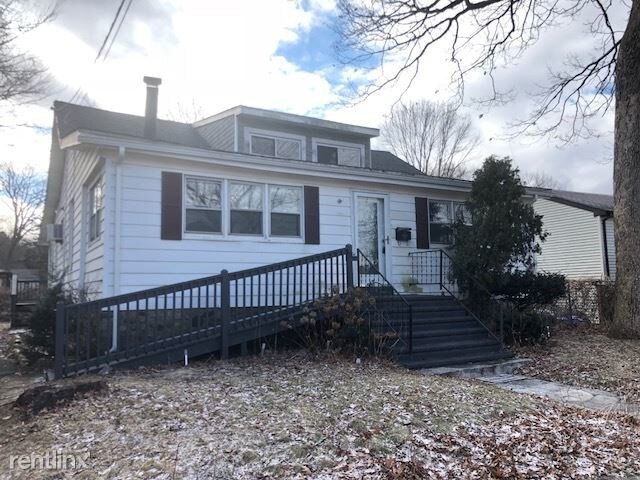 Building Photo - 4 br, 1 bath House - 121 Pond Lily Ave