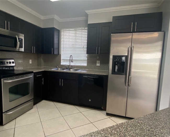 Foto del edificio - 6175 NW 186th St