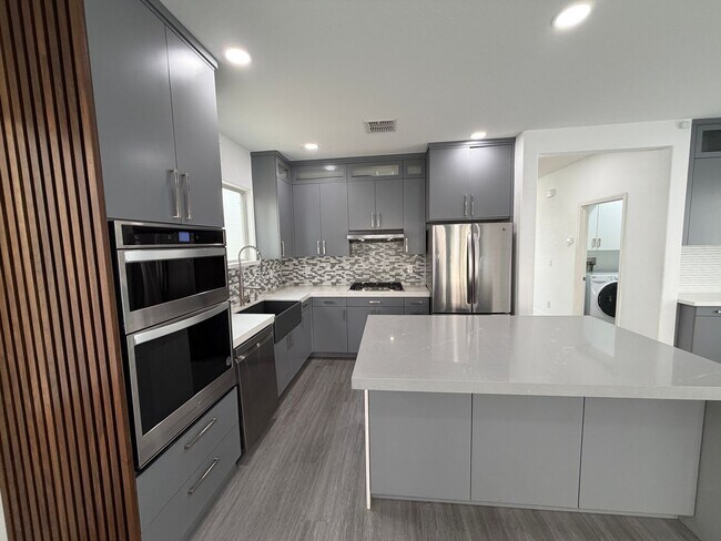 Foto del edificio - Must See 3 bedroom Home