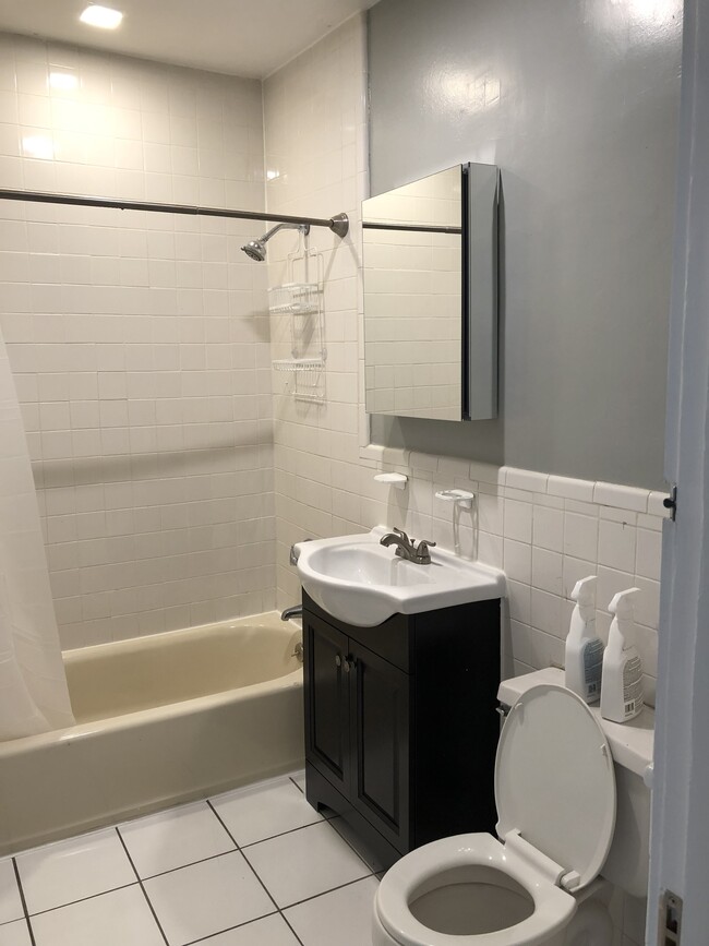 Foto del edificio - 722 Metropolitan Ave