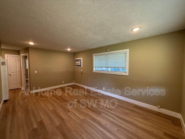 Foto del edificio - 2744 E Monroe Terrace