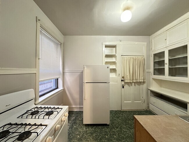 Building Photo - 1309 Oak Ave