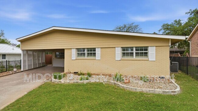 Foto del edificio - 156 Trelawney St