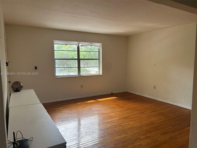 Foto del edificio - 7865 SW 57th Ave