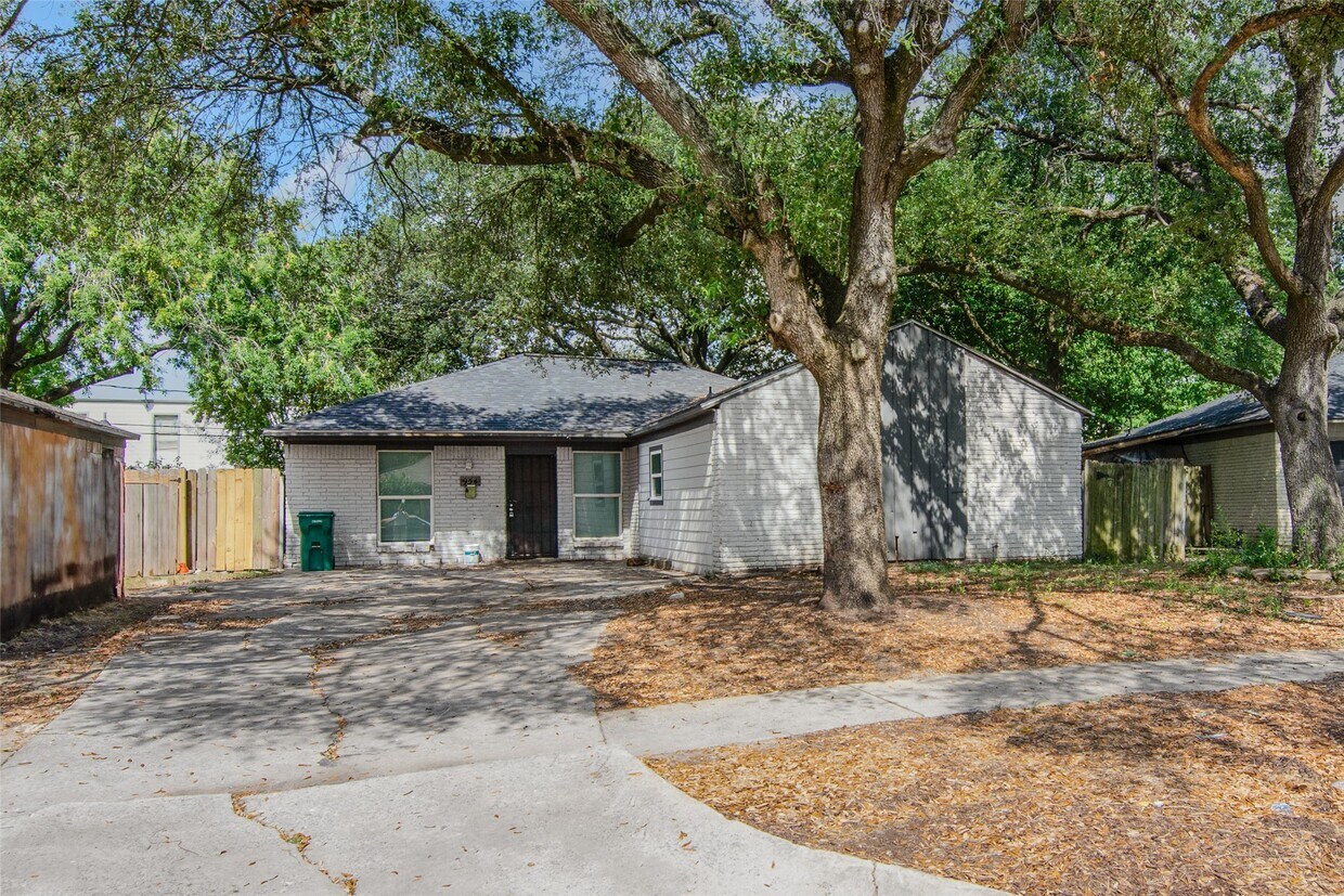 Primary Photo - 954 Michael Dr