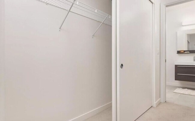 Foto del edificio - Roof Top Deck, High Ceiling with New Appli...