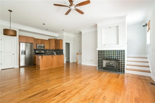 Building Photo - 1381 Parkview Ln
