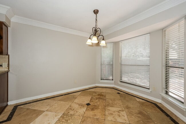 Building Photo - 3400 Meadowmoor St