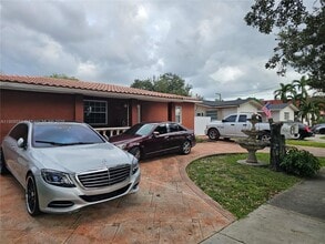 Building Photo - 651 SW 66th Ave