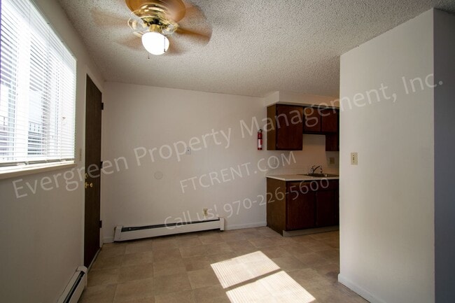 Foto del edificio - 2949 State Farm Rd