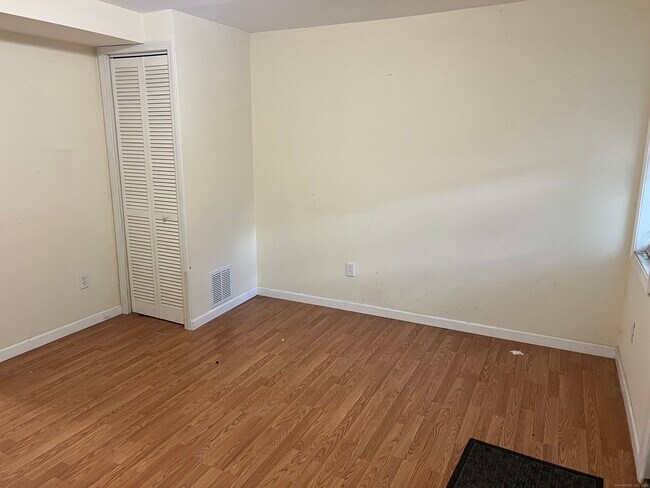 Foto del edificio - 539 Howe Ave