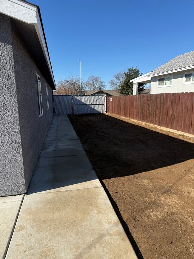 Building Photo - 1147 Dewitt Ave