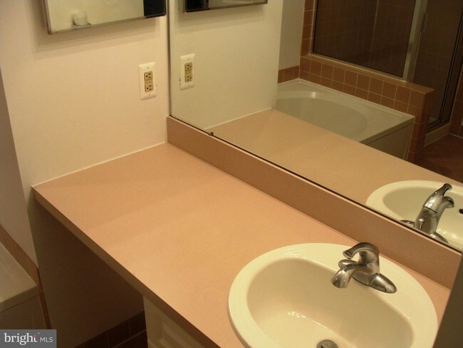 Foto del edificio - 5104 Arbor Hill Ct