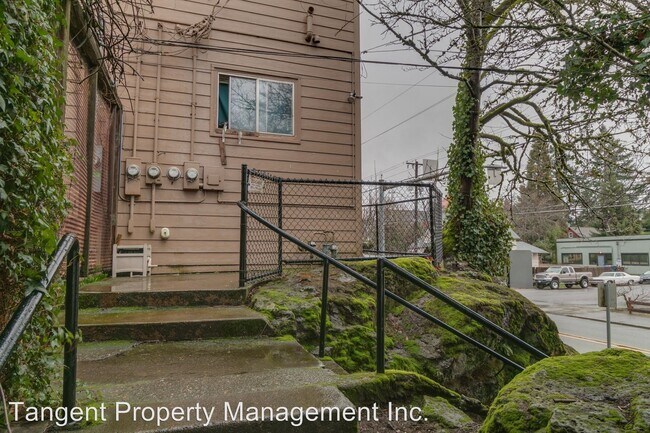 Building Photo - 719-731 S Washington St