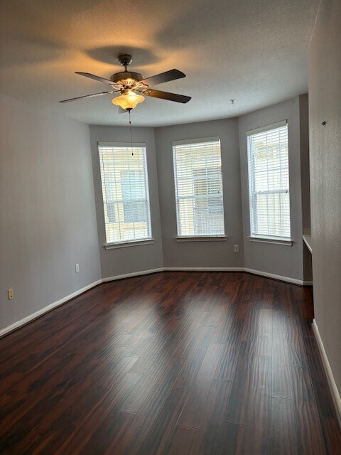 Building Photo - 7575 Kirby Dr