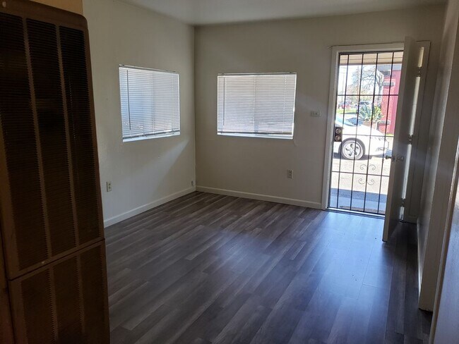Building Photo - 1621 Sacramento Ave. 1