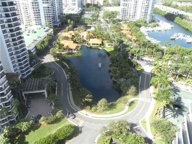 Foto del edificio - 3530 Mystic Pointe Dr