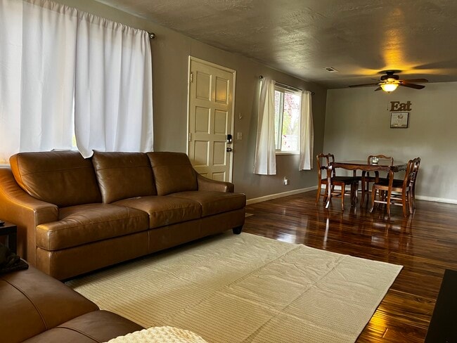 Foto del edificio - 925 Olympic Ave