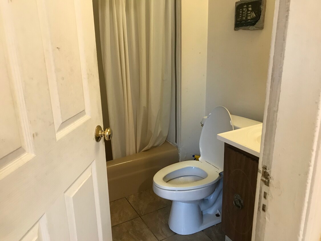 Primary Photo - 21 Weston St