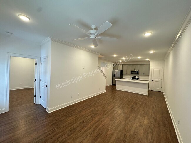 Foto del edificio - 3BR/3.5BA - End Unit in South Grove