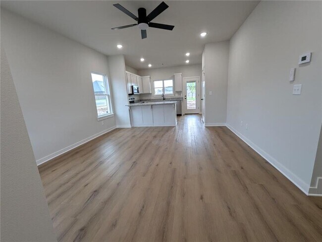 Building Photo - 541 Cosmos St