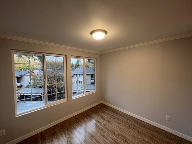 Building Photo - 10015 NE 120th Ln