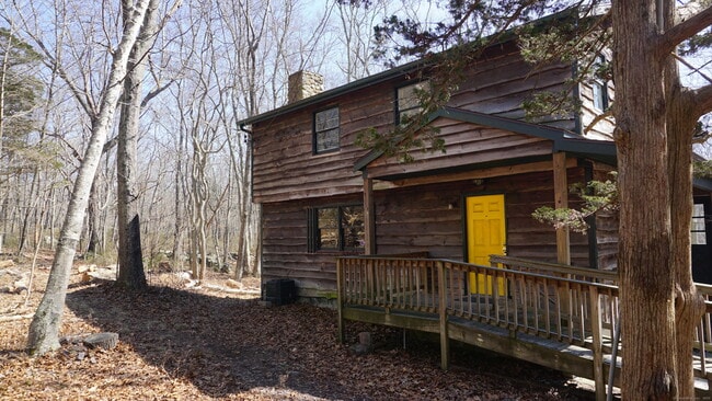 Building Photo - 103 Pequotsepos Rd