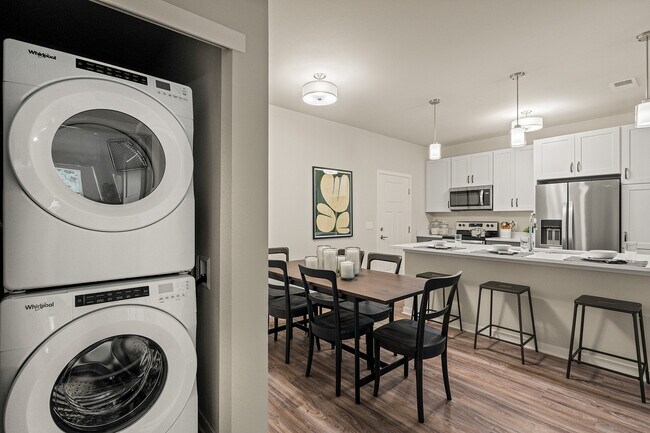 Lavadora y secadora en la unidad Seasons at Franklin - Seasons at Franklin