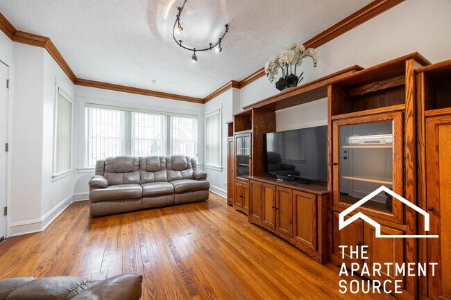 Foto del edificio - 2305 N Melvina Ave