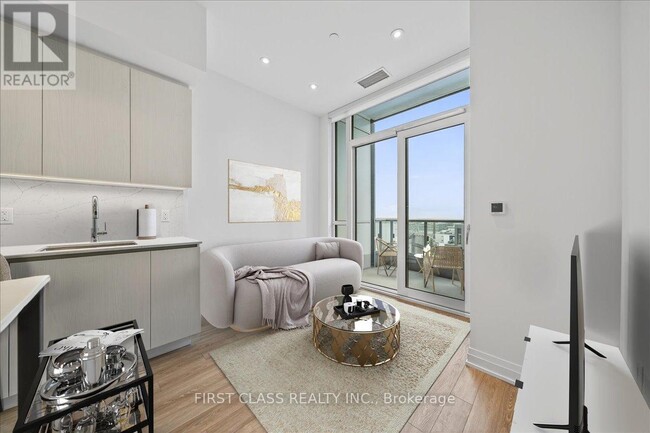 Building Photo - 15 Richardson St