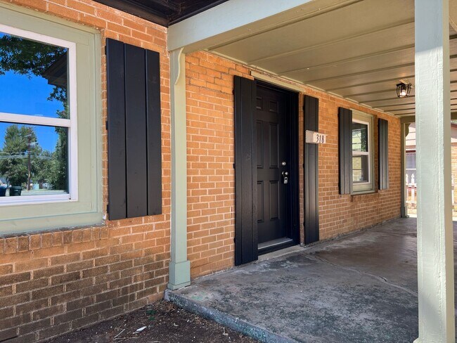 Foto del edificio - Fully Remodeled Home In Great Area Near Ti...