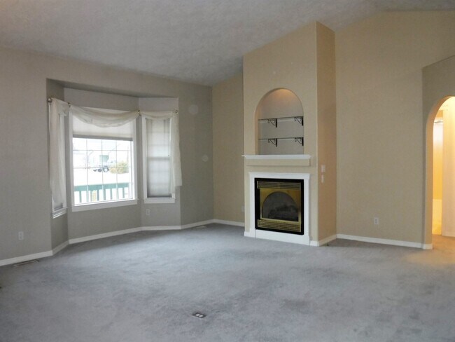 Foto del edificio - Beautiful single level home with 4 bed 2 bath, just off Indiana and E Ustick Rd.