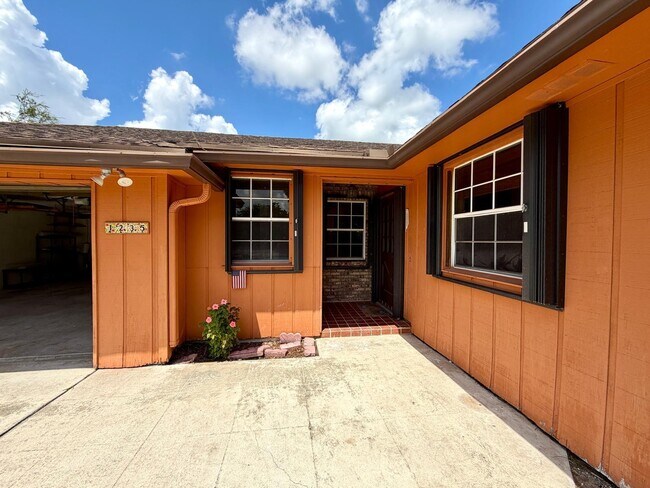 Building Photo - 1235 Rowayton Cir