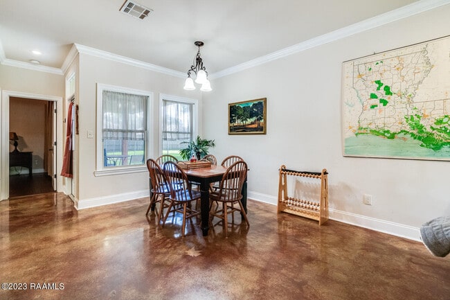 Building Photo - 205 Churchill Dr