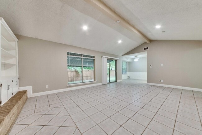 Building Photo - 10307 Rutland Village E