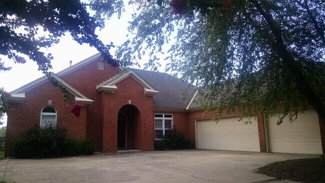 Building Photo - 8618 Hearthstone Dr