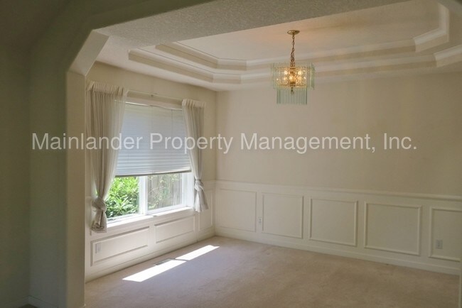 Building Photo - 28655 SW Sandalwood Dr