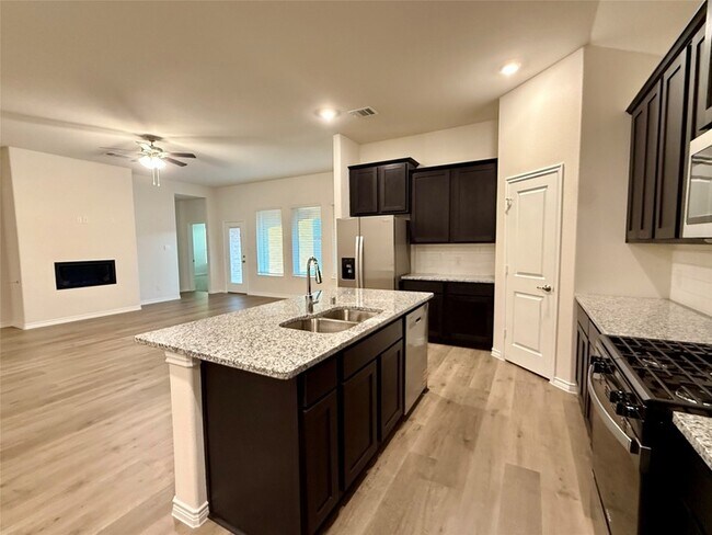 Foto del edificio - 2025 Eugene St