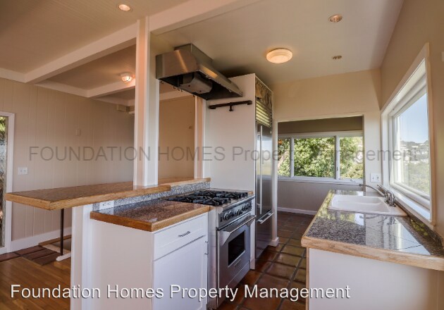 Building Photo - 2 br, 2 bath House - 9 Edwards Ave.