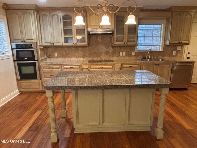 Foto del edificio - 132 Hillcrest Way