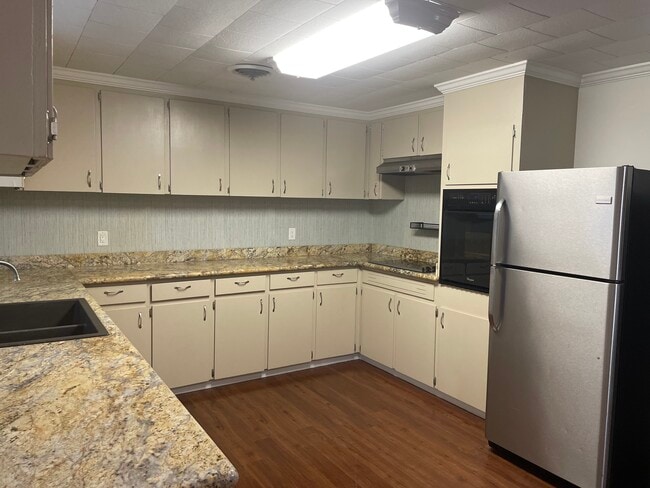 Building Photo - 6220 Ridge Rd