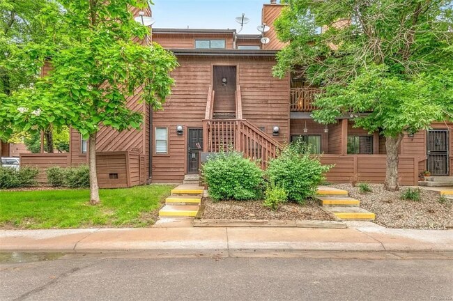 Building Photo - 540 S Forest St