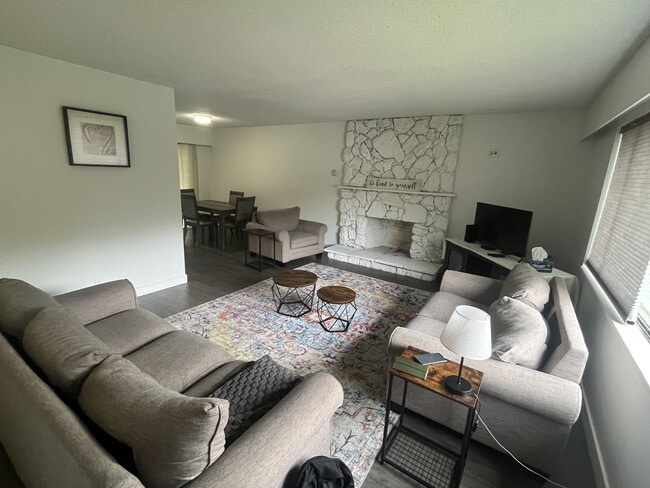 Photo du bâtiment - 13454 Crestview Dr
