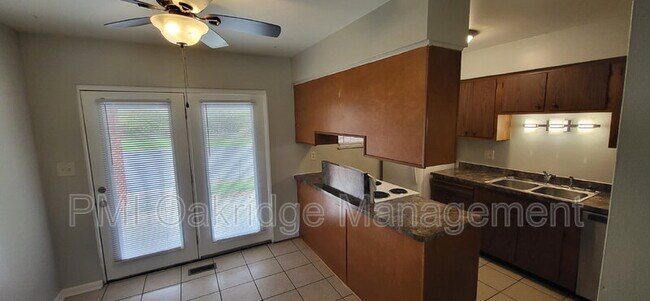 Foto del edificio - 460 Heather St