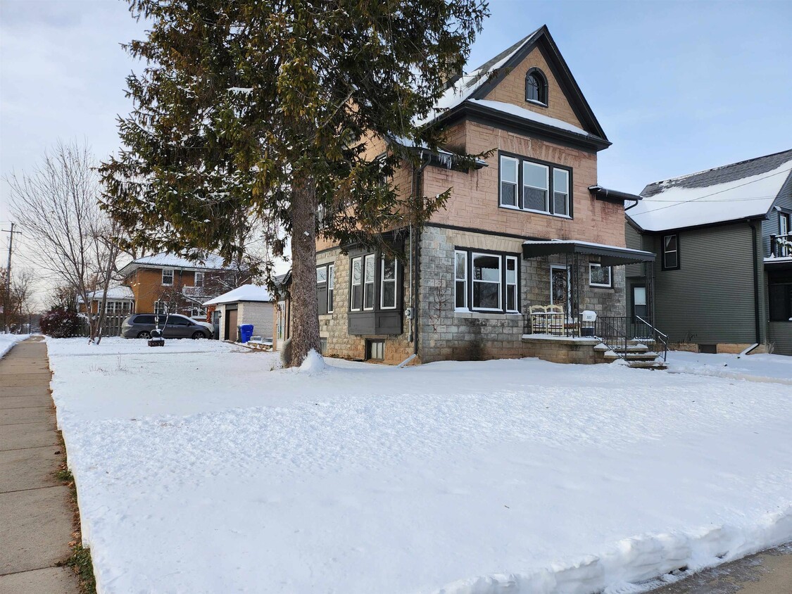 Primary Photo - 303 Doty St