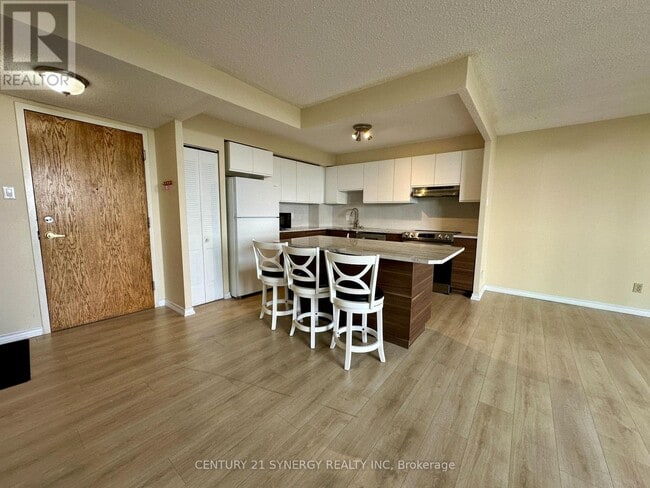 Building Photo - 2760 Carousel Crescent