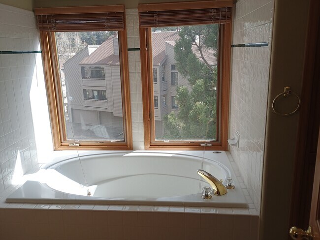 Foto del edificio - 23684 Pondview Plz