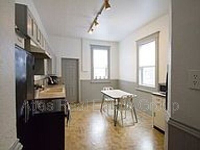 Building Photo - 1576 Hooker St